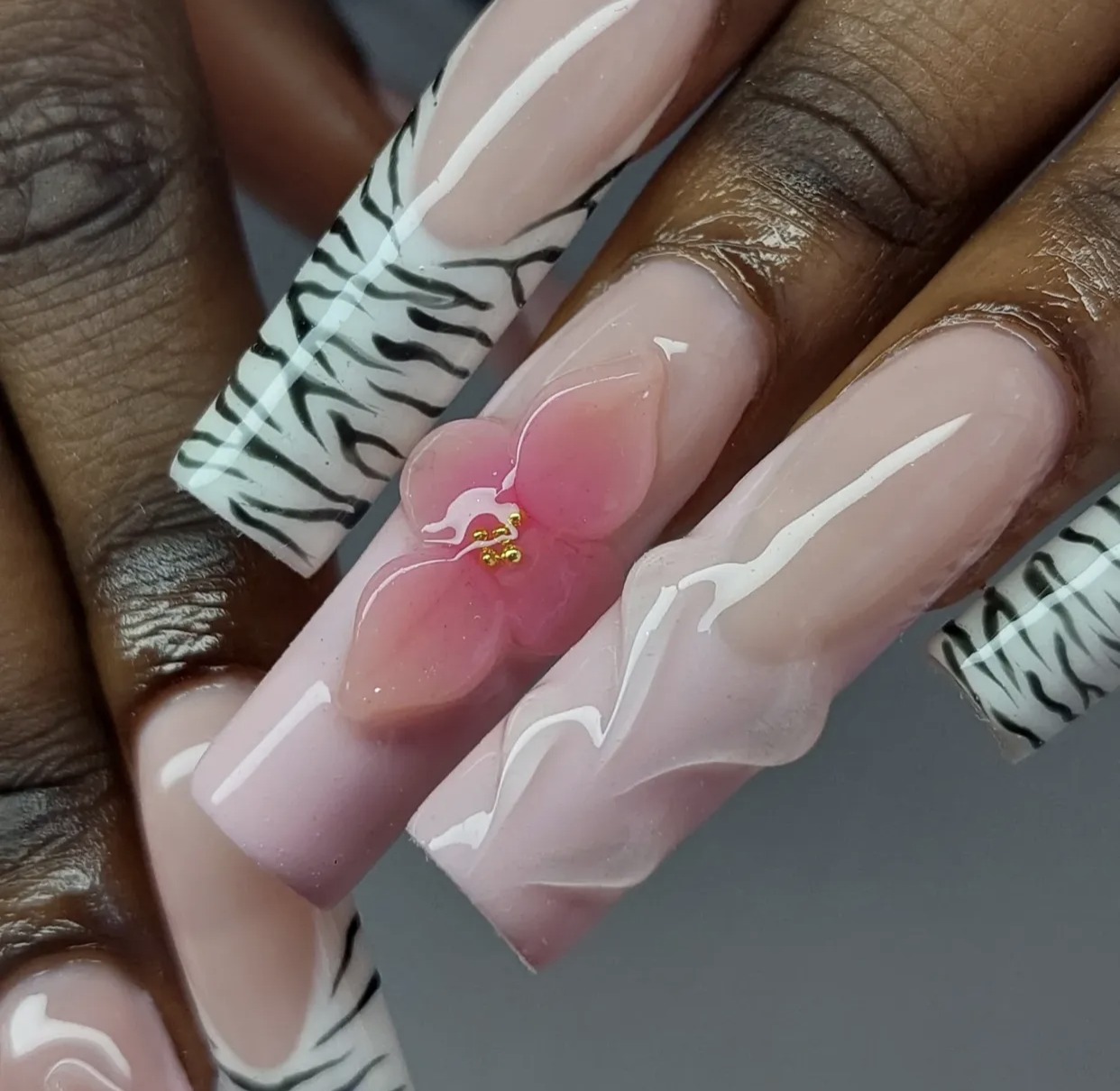 Extensions d'ongles élégantes en résine Bordeaux