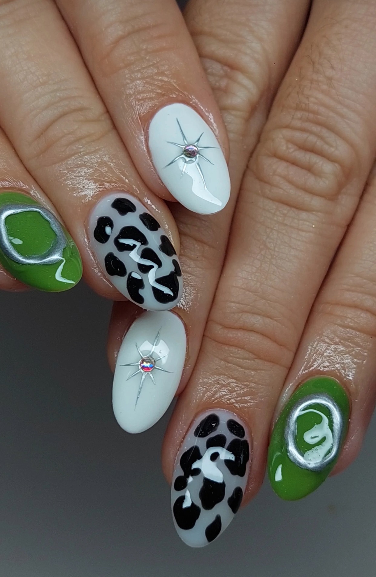 Nail art géométrique personnalisé Bordeaux